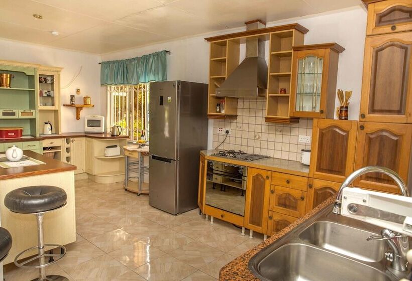 پانسیون The Orchard Holiday Home