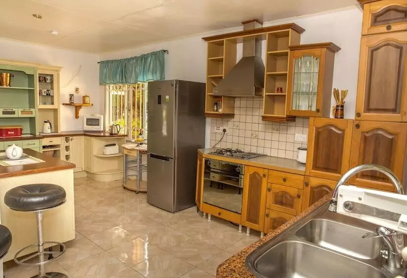 پانسیون The Orchard Holiday Home