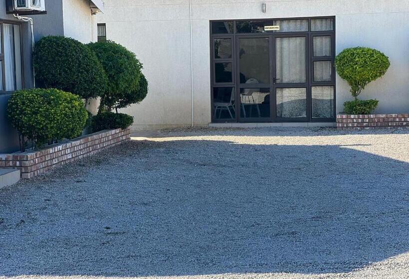 پانسیون Tsumeb Guesthouse Kamho