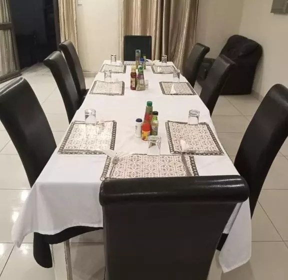 پانسیون Tsumeb Guesthouse Kamho