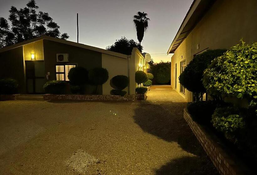 پانسیون Tsumeb Guesthouse Kamho