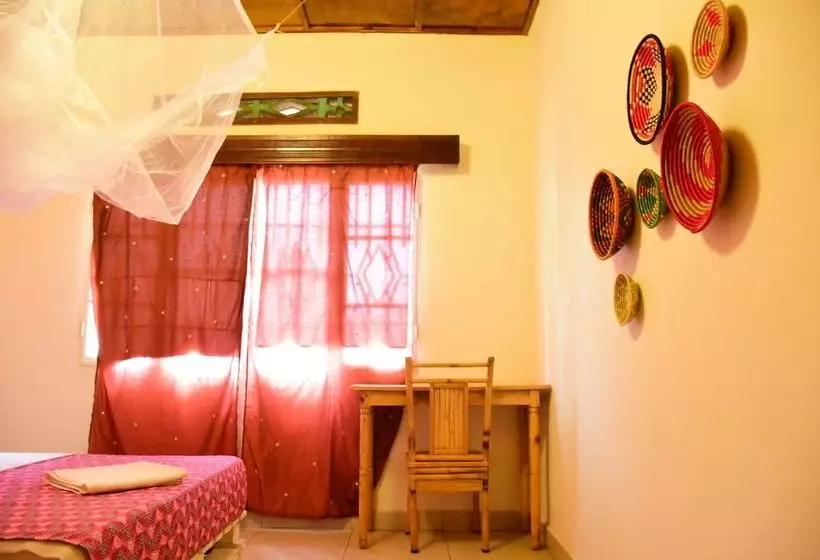 تختخواب و صبحانه Tea House Bis