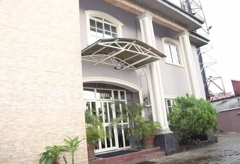 هتل Albert Suites