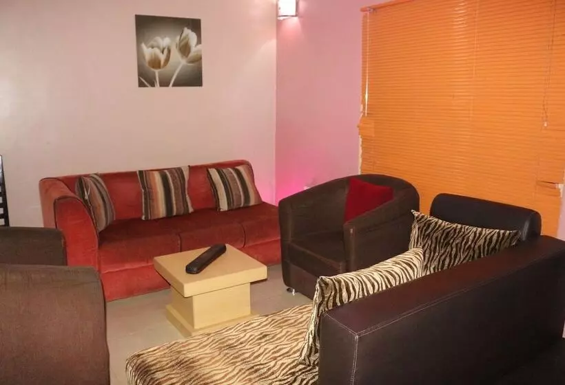 هتل Albert Suites