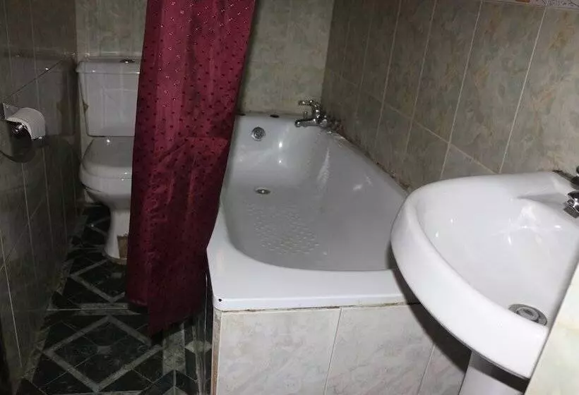 هتل Albert Suites