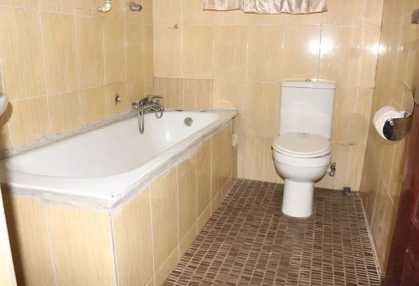 هتل Albert Suites