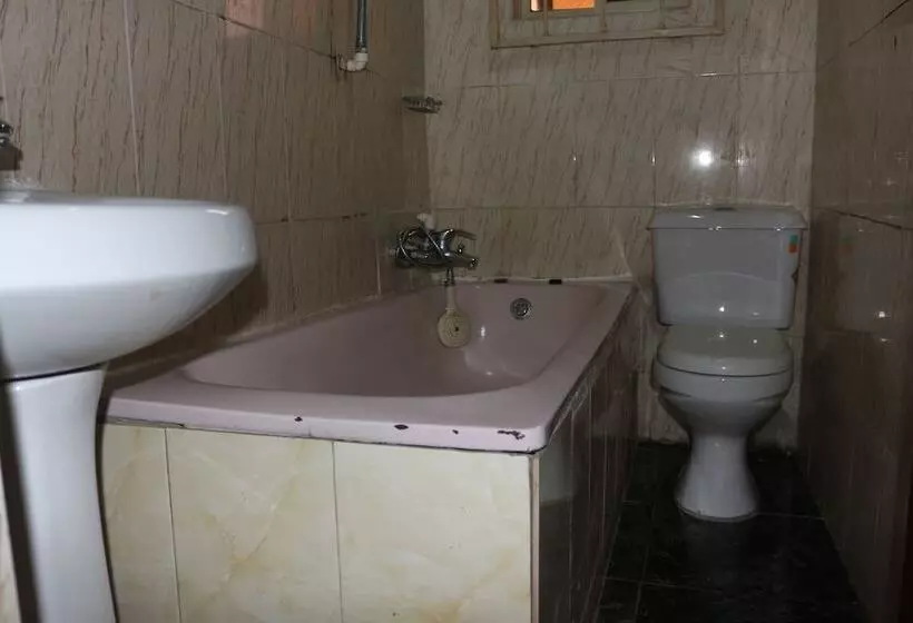 هتل Albert Suites