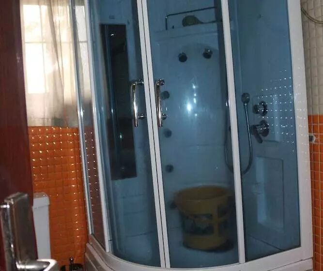 هتل Albert Suites