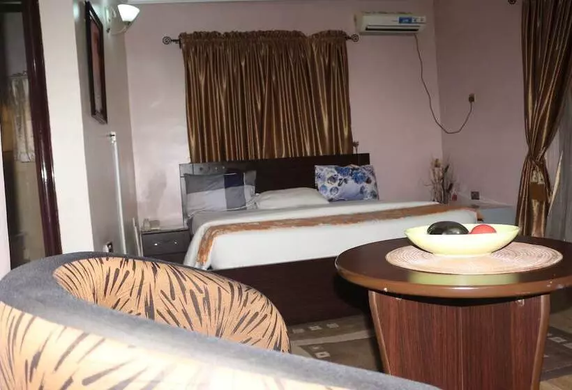 هتل Albert Suites