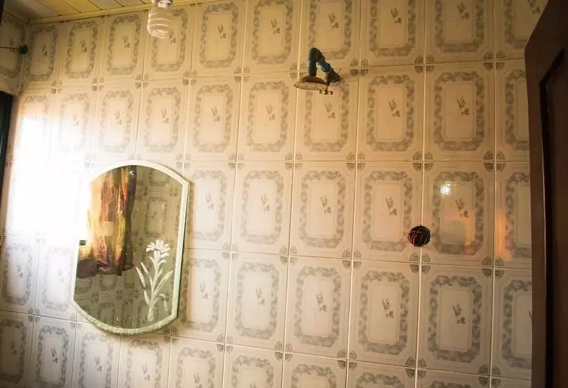 هتل Amenze Guest House