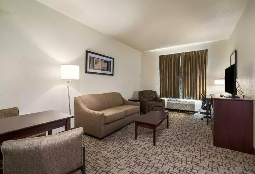 Cobblestone Hotel & Suites   Victor