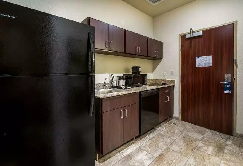 Cobblestone Hotel & Suites   Victor