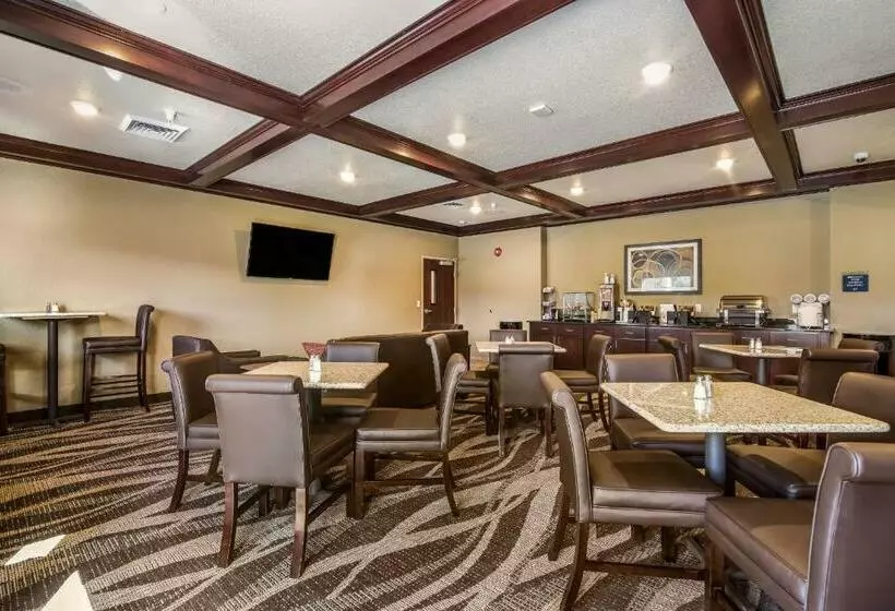 Cobblestone Hotel & Suites   Victor