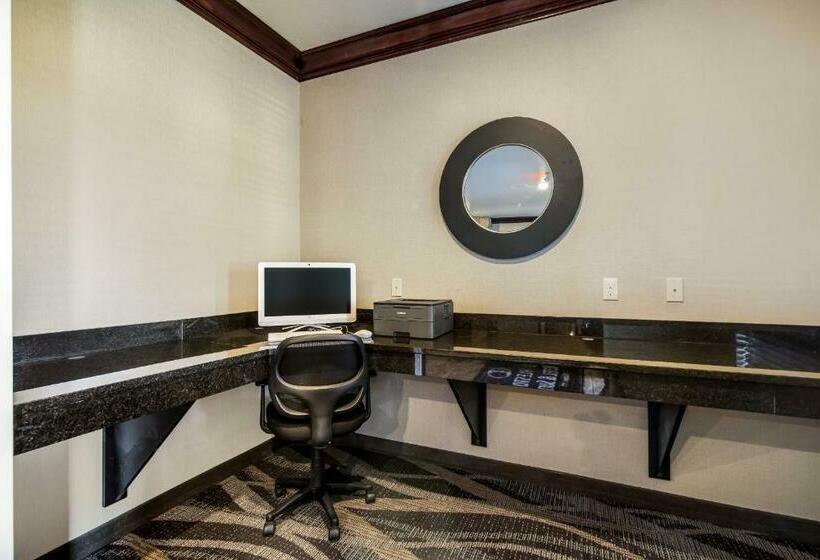 Cobblestone Hotel & Suites Victor