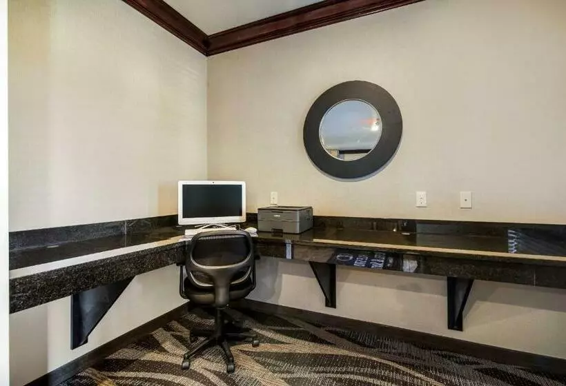 Cobblestone Hotel & Suites   Victor