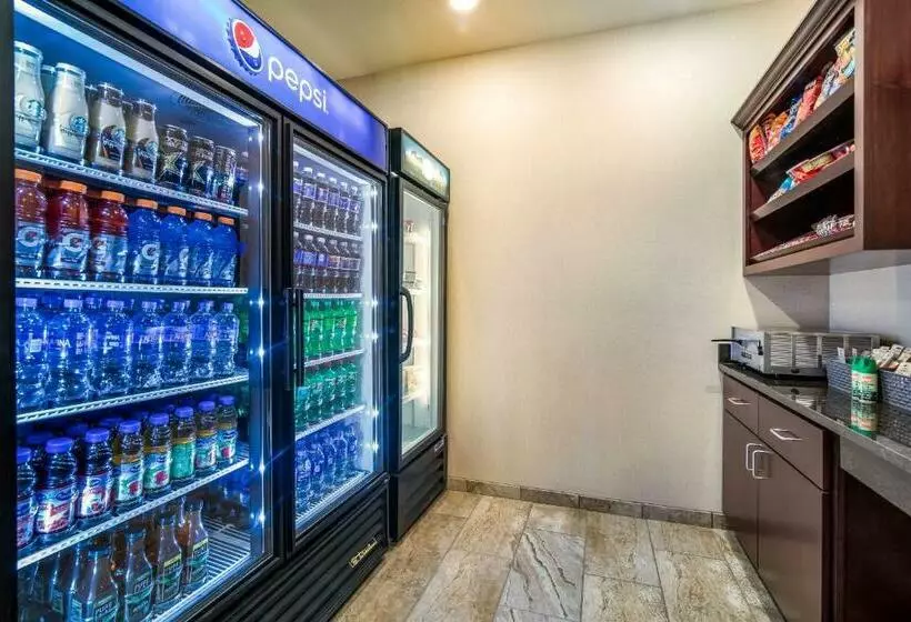 Cobblestone Hotel & Suites   Victor