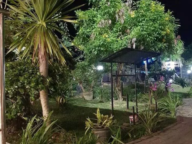 ホテル Fortune Front One  Kendari