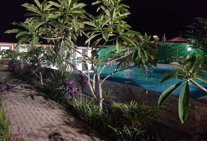 Отель Fortune Front One Kendari