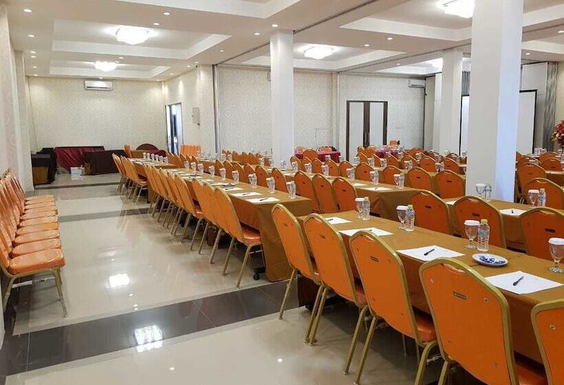 Отель Fortune Front One Kendari