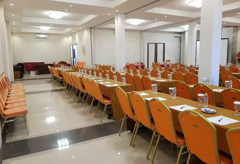 ホテル Fortune Front One  Kendari