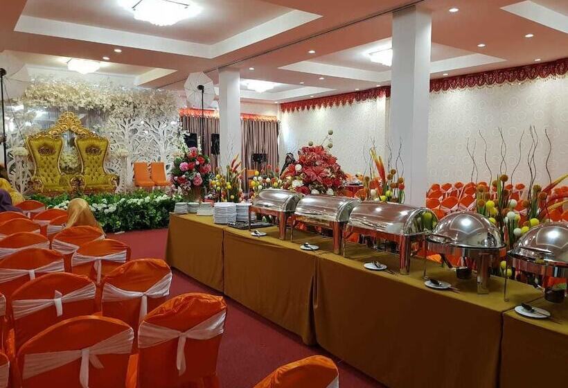 Отель Fortune Front One Kendari