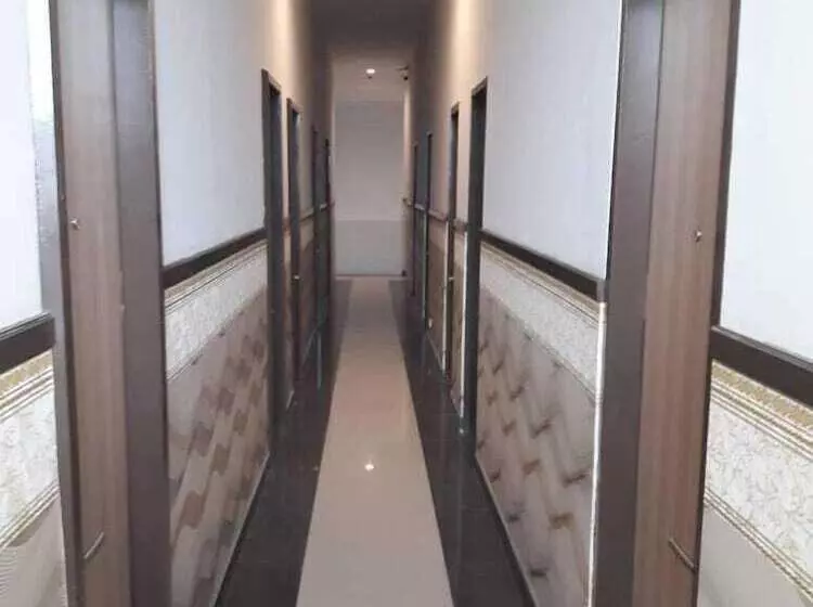 ホテル Fortune Front One  Kendari