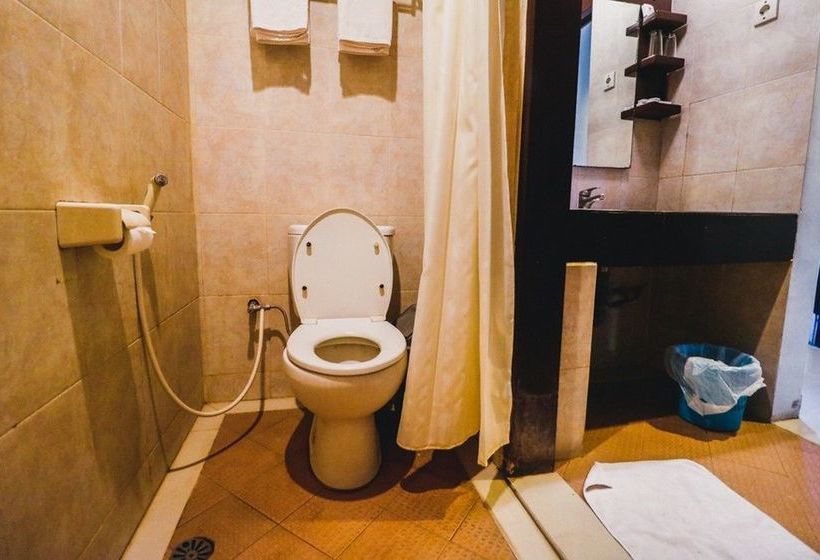 Отель Reddoorz Plus Near Mall Ratu Indah 2