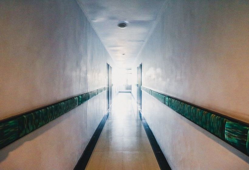 Отель Reddoorz Plus Near Mall Ratu Indah 2