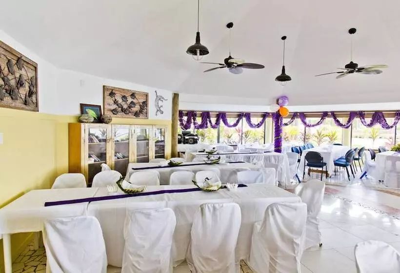 Le Uaina Beach Resort