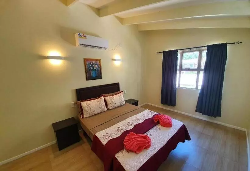 Le Uaina Beach Resort