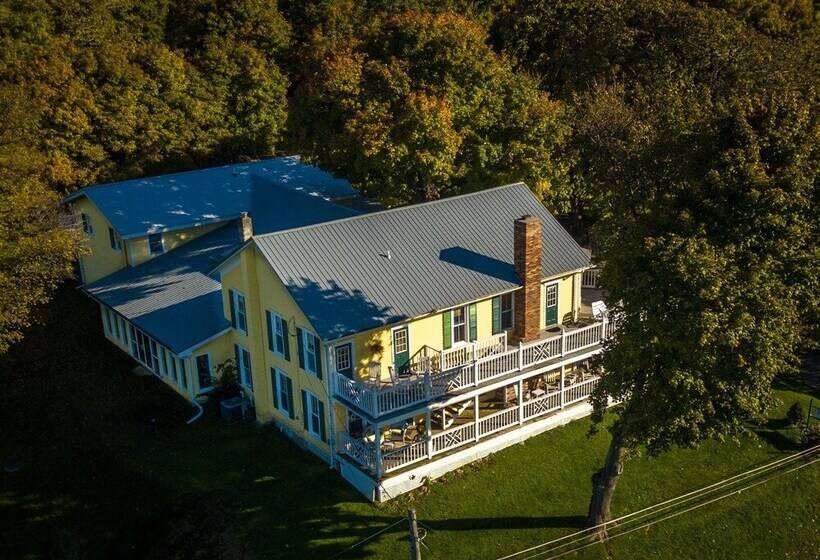 Magnolia Place Bed & Breakfast