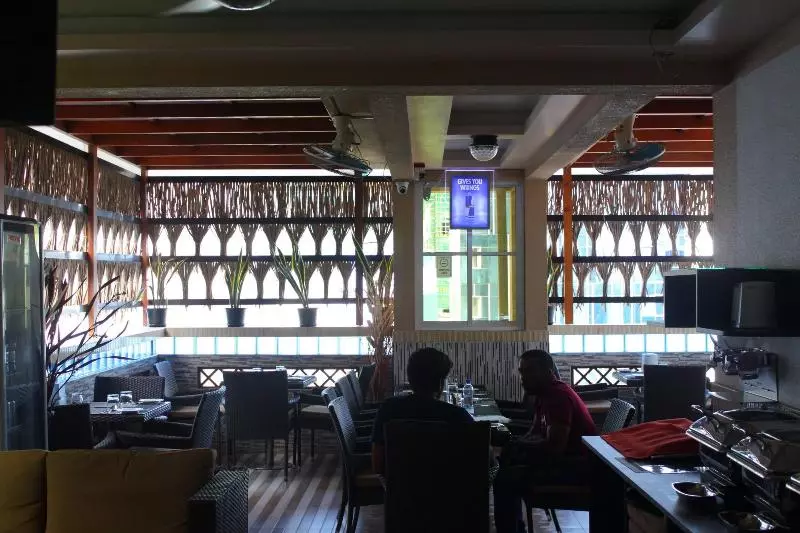 پانسیون Six In One