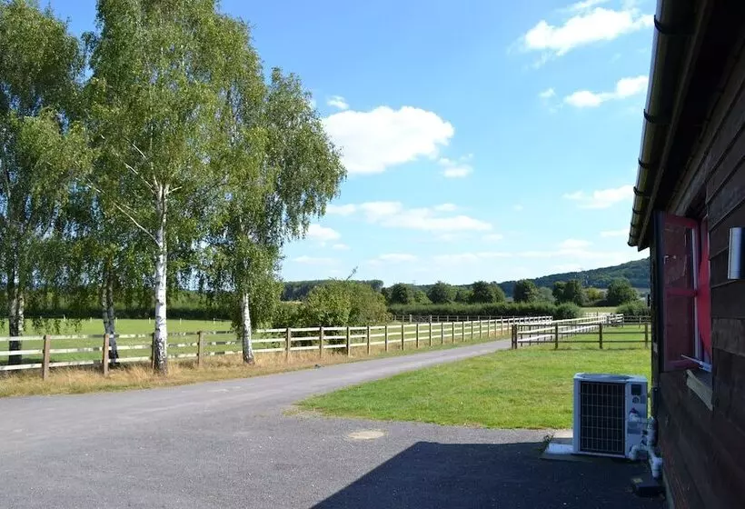 The Chiltern Lodges At Upper Farm Henton