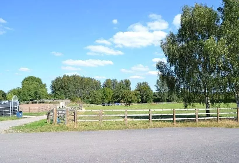 The Chiltern Lodges At Upper Farm Henton