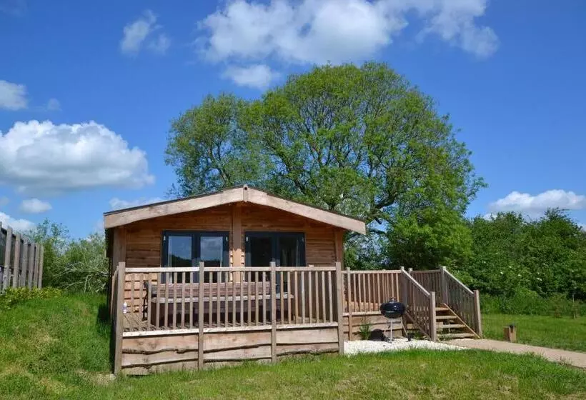 The Chiltern Lodges At Upper Farm Henton