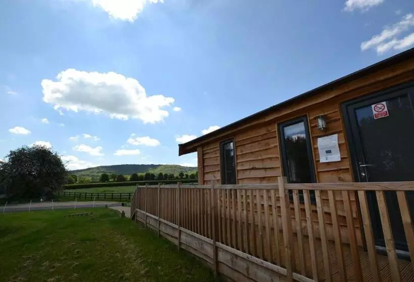 The Chiltern Lodges At Upper Farm Henton