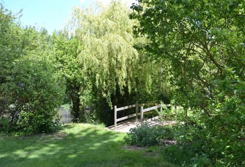 The Chiltern Lodges At Upper Farm Henton