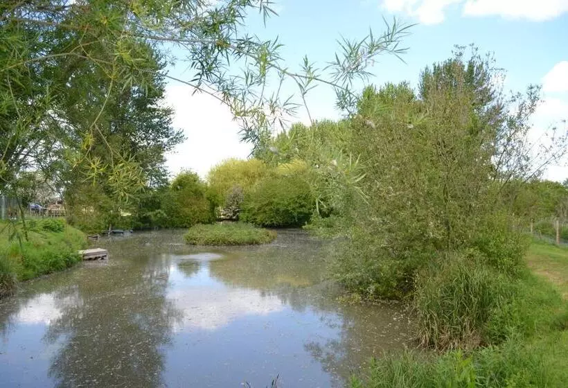 The Chiltern Lodges At Upper Farm Henton