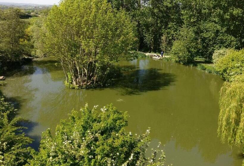 The Chiltern Lodges At Upper Farm Henton