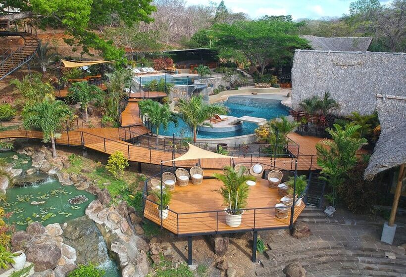 Treecasa Hotel & Resort