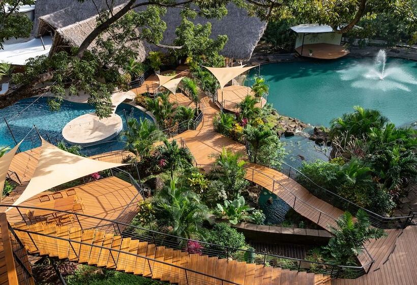 Treecasa Hotel & Resort