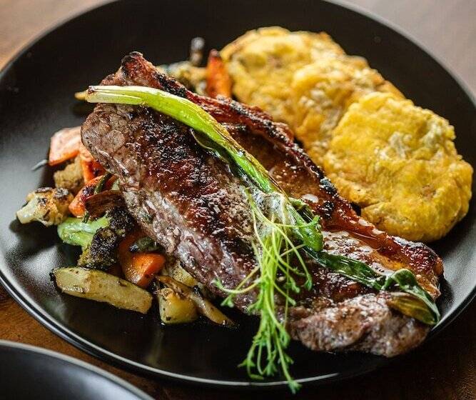 Treecasa Hotel & Resort