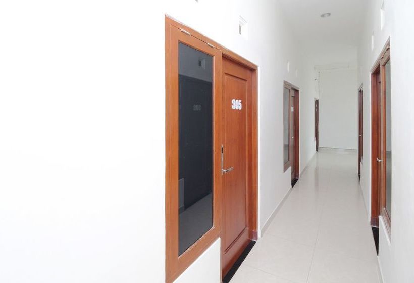 Hotel Airy Jebres Kolonel Sutarto 100 Solo