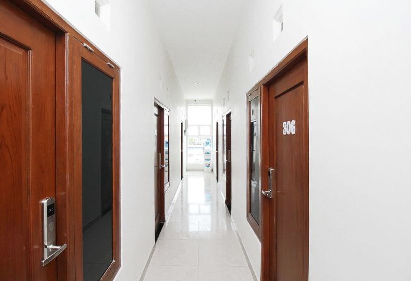 Hotel Airy Jebres Kolonel Sutarto 100 Solo