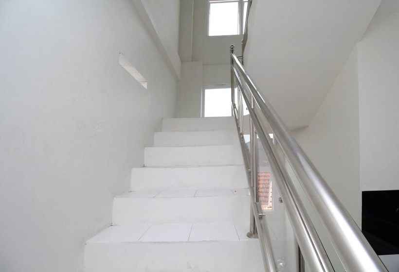 Hotel Airy Jebres Kolonel Sutarto 100 Solo