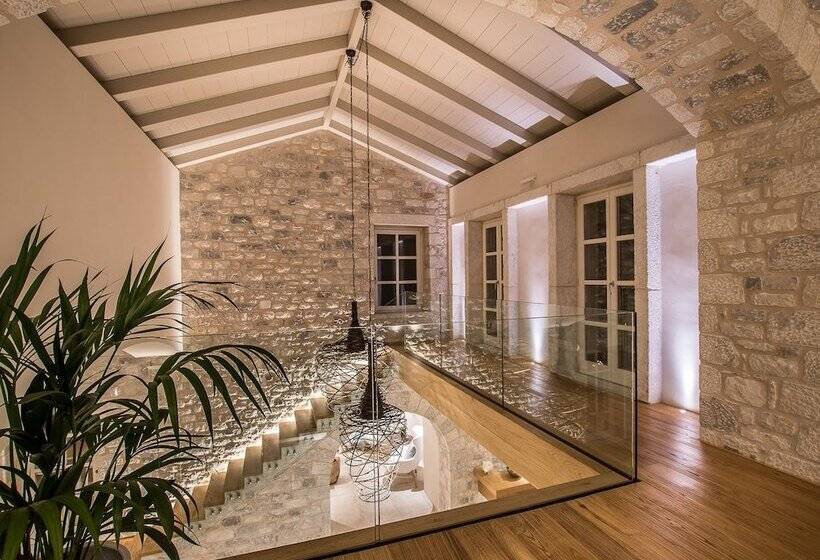 酒店 Bassa Maina Villas & Suites