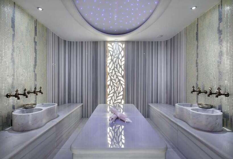 هتل Doubletree By Hilton Skopje