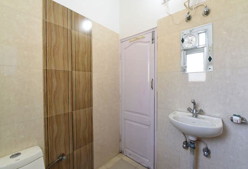 Oyo 12826 Hotel Himgiri