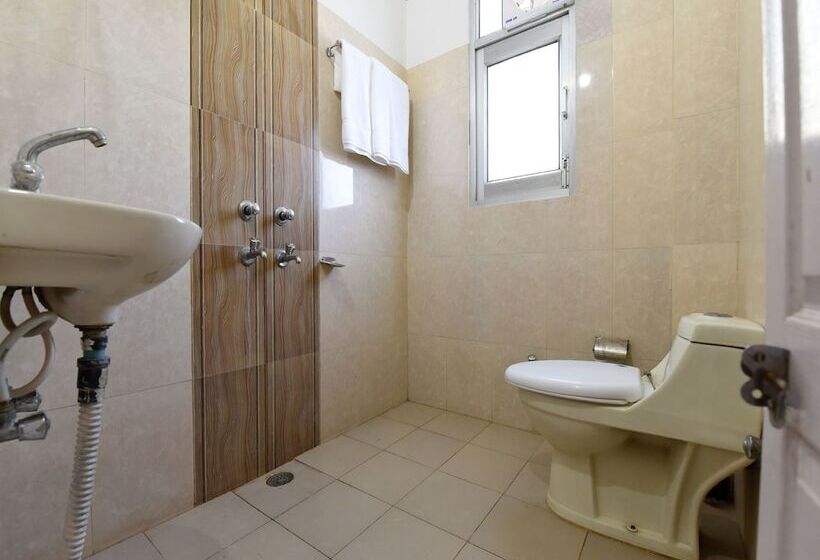 Oyo 12826 Hotel Himgiri