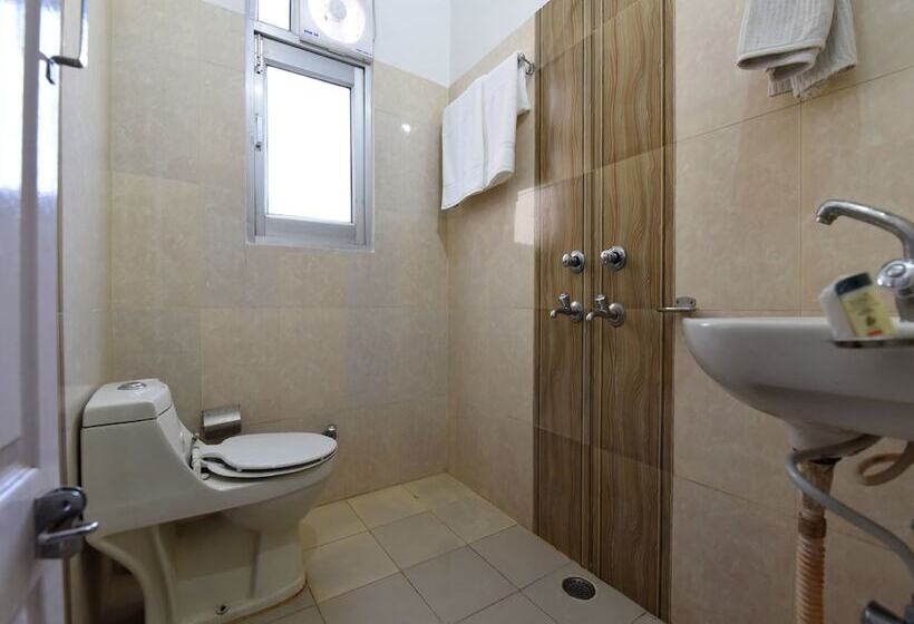 Oyo 12826 Hotel Himgiri